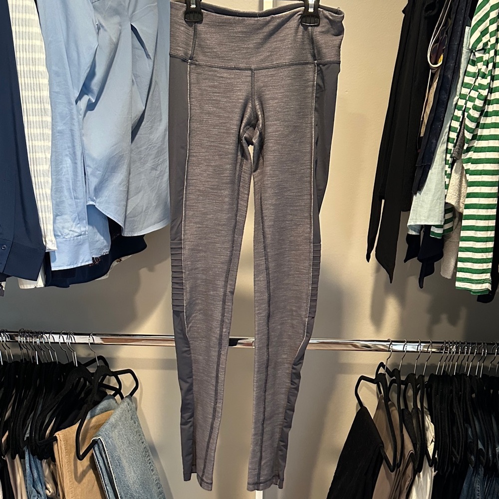 LULULEMON Gray High-Waisted Moto Leggings, size 6/medium